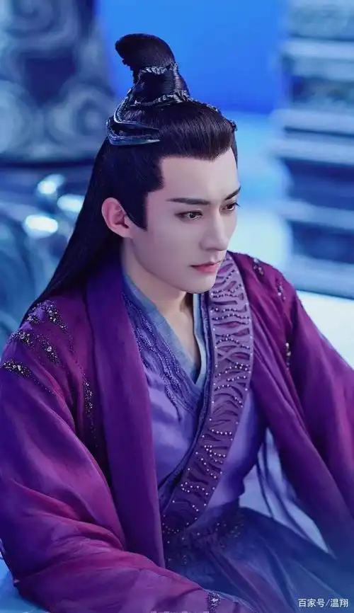 真正的古装美男子就应该像罗云熙,飘逸潇洒表情高冷.