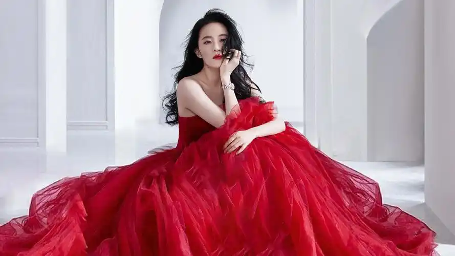 【天梭红裙广告高清大图】#刘亦菲天梭全球代言人