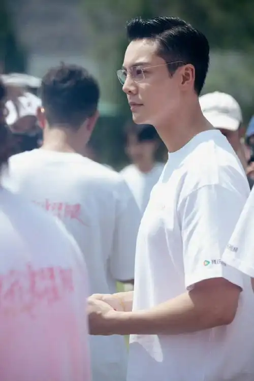 陈伟霆三七分背头造型##陈伟霆没有技巧就是硬帅