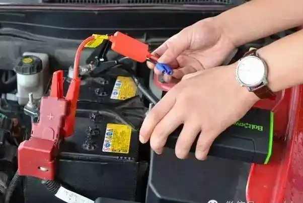 第六步:检查电瓶夹是否夹紧.正负极是否连接正确.