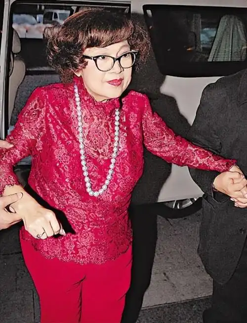 回顾沈殿霞去世14年后郑少秋已结婚生子女儿的坚持让人泪目