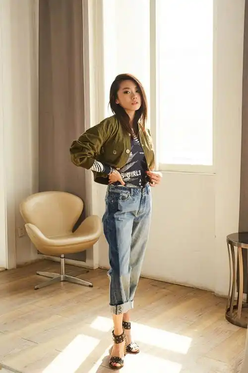 郑恺女友程晓玥时尚大片曝光 酷感十足