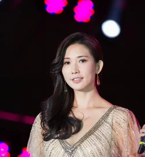 时光不老,美人如昔-46岁的林志玲依旧美丽动人