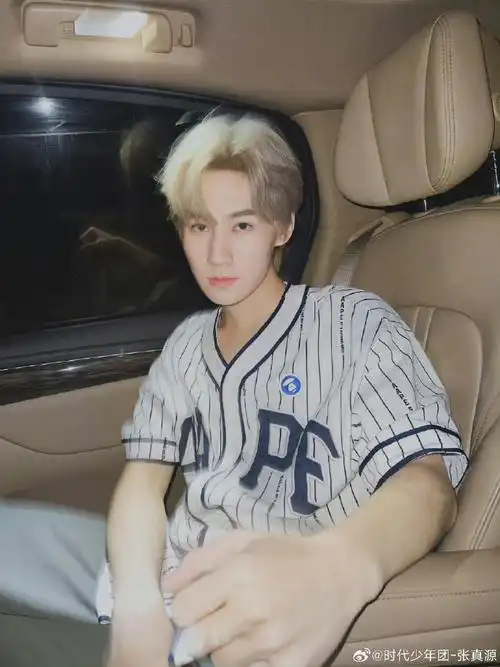 张真源侧脸好优越##张真源金发车内自拍