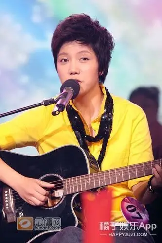 还记得09年的快女亚军李霄云吗?她现在长这样啦!