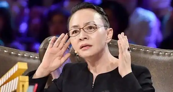 中,宋丹丹的角色实现了一个让人梦寐以求的愿望:一夜之间,身价飙升到