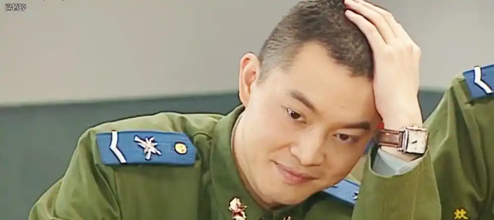 他的第一部电视剧就是让人捧腹大笑的《炊事班的故事》,这个时候的他