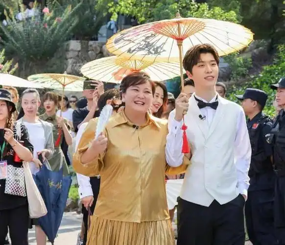 范丞丞疑似回应与贾玲生子传闻:把嘴闭上?