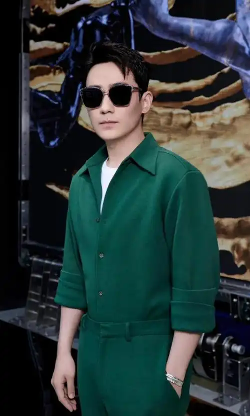 内娱戴眼镜最好看的明星##朱一龙