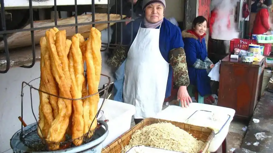 路边炸油条的小摊,到底能赚多少钱?今天可算知道了