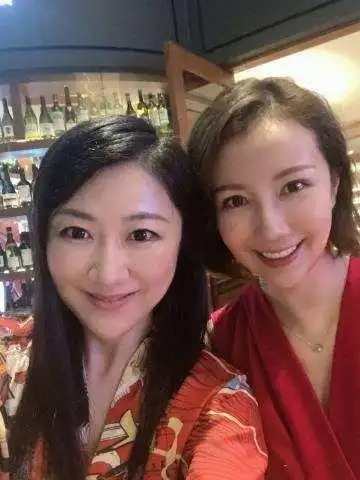 东方卫视主持人杨蕾与前夫一直是一对恩爱夫妻离婚后也很自在