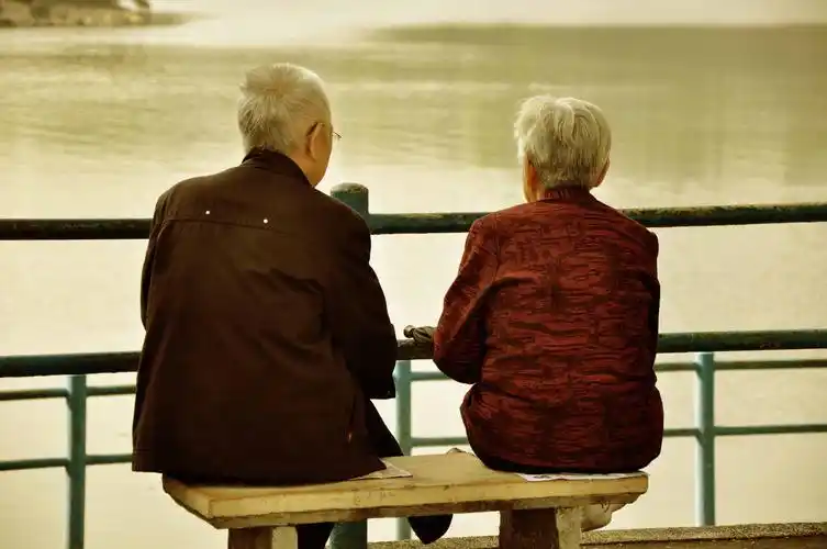 老年公寓里的乐活夫妻