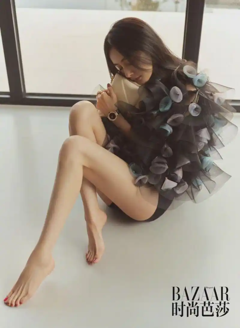 杨幂美腿写真,优雅与力量的完美融合,纤长线条勾勒无尽风情