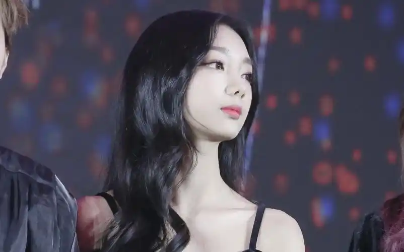 李紫婷 火箭少女101二专《立风》已经上线,还是要支持一张正版的