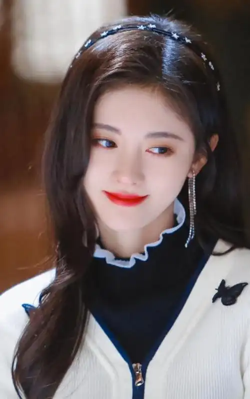 鞠婧祎的成长史从小可爱到现在的人气女艺人看完你会爱上她