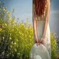 花丛中美女背影图片头像紫色点击鼠标右键下载