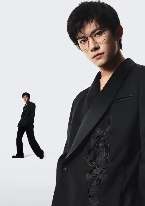时装highlight#    emporio armani 全球形象代言人易烊千玺演绎全新