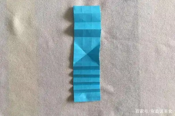 折一个带着头盔的士兵和我一起来动动手折纸玩吧