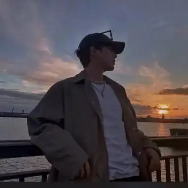 真人又很深沉气质的男生高级感的头像