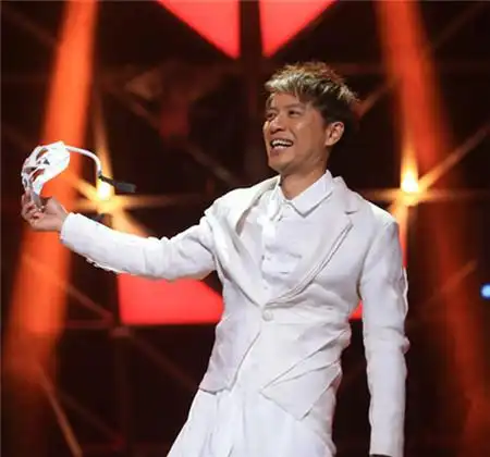 图中国版蒙面歌王白棱镜是谁啊揭秘白棱镜真面目