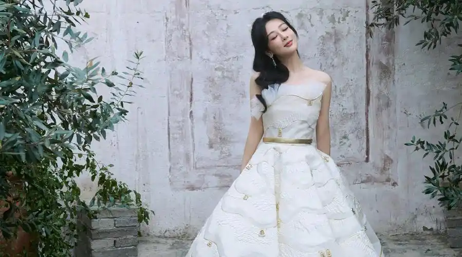 杨紫 鎏金蝴蝶公主##星光大赏红毯##杨紫承欢记