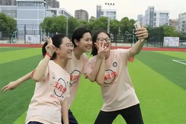 绝美阜宁某初中毕业照夺目上线