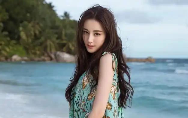 娱乐点评迪丽热巴张艺兴张婧仪丁禹兮张嘉倪刘学义