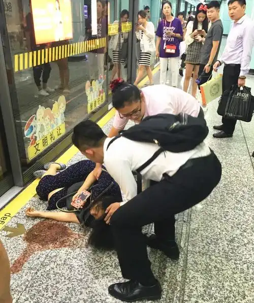 节假日期间,家庭聚会,商务宴请的旺季,张女士喝醉酒后的夜里,独自乘坐