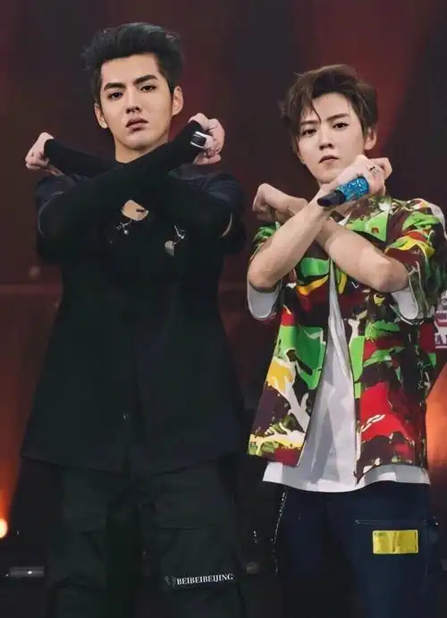 鹿晗吴亦凡合照