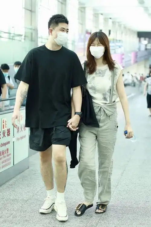 在一个寒冷的冬日,我,张宇,一个身高193cm的大个子,与命运交织在一起.