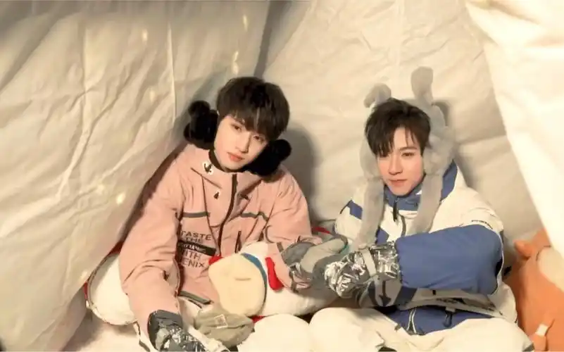 纯白地pb花絮严浩翔贺峻霖cut