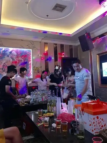 庆祝闺蜜生日ktv