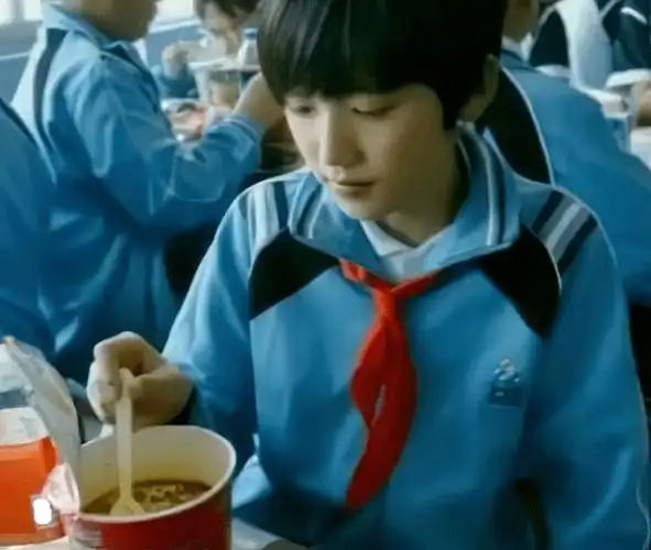 宋亚轩晒课本笔记老师对他点评不一般在校并没被特殊照顾