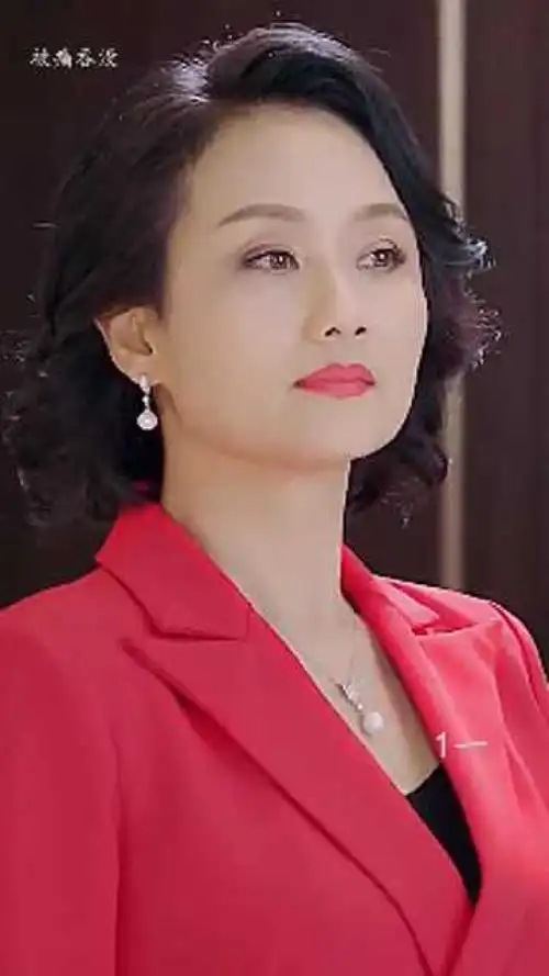 李颖天生丽质多次饰演豪门贵妃岁月不败美人依旧美丽如初