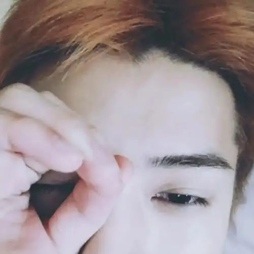 世勋ins头像 / .你追世界 我追逐你背影