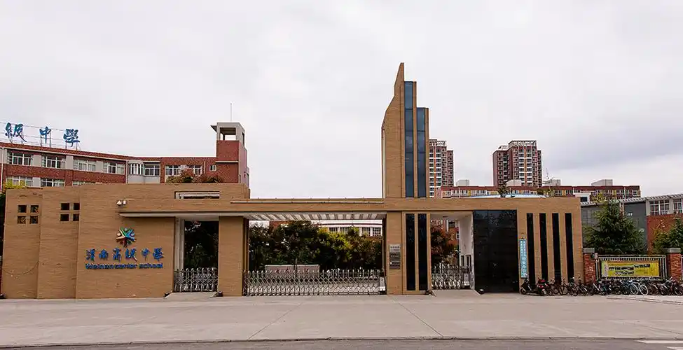 渭南高级中学大门口5片