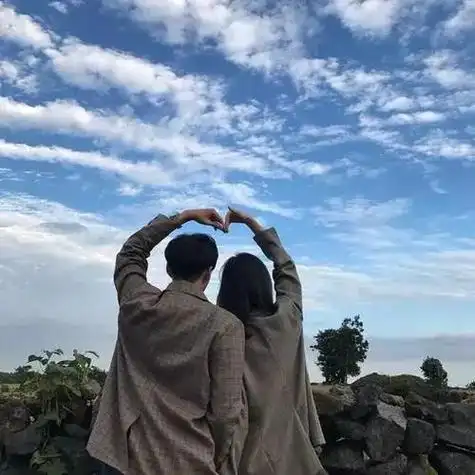 比心背影情侣头像