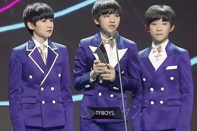 tfboys王俊凯王源易烊千玺纪念出道日,粉丝盼组合同框