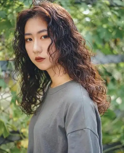 2021发型就选烫卷卷,蓬松保暖真洋气,喜欢别错过|脸型|烫发|减龄|发量