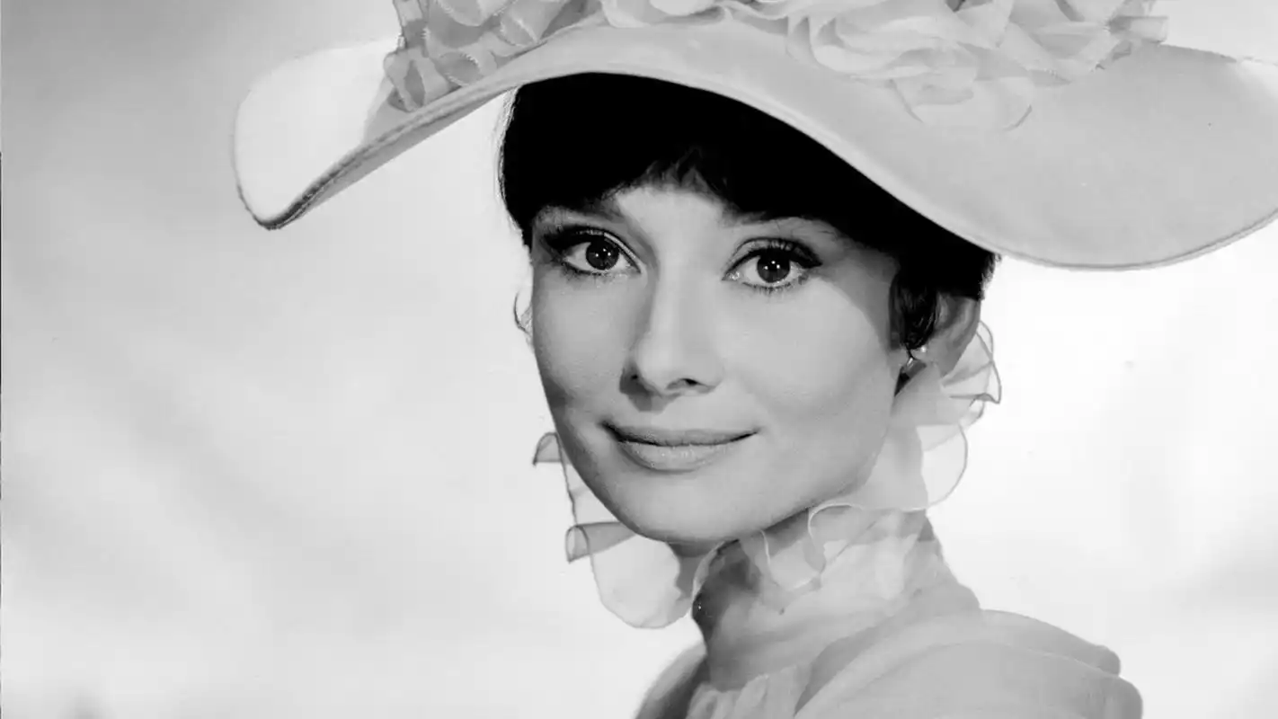 经典时尚美女奥黛丽·赫本桌面壁纸