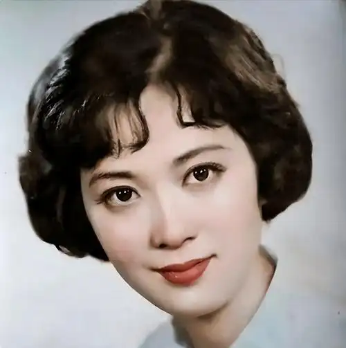 她曾是"内地第一美人",与丈夫恩爱37年零绯闻,今70岁风采依旧_龚雪