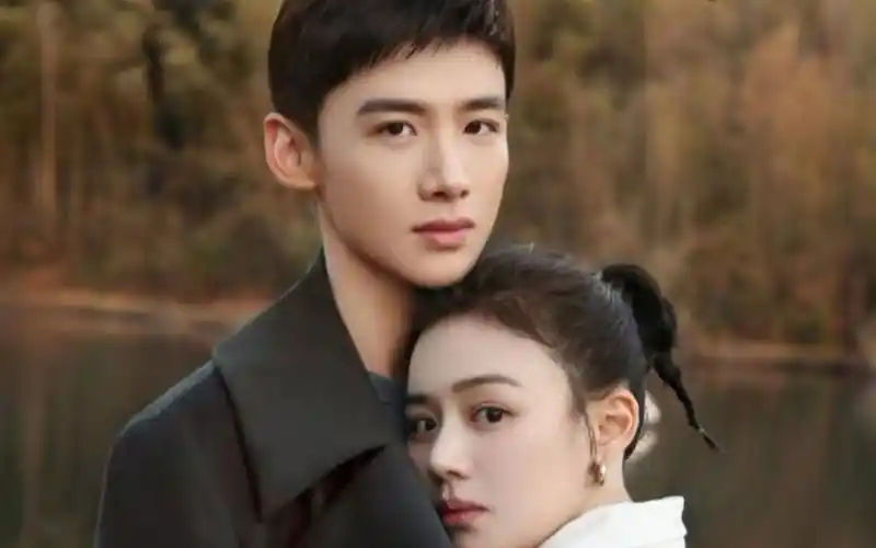 搞笑:马思纯 白敬亭通力合作演出白衣天使和特警的甜蜜爱情