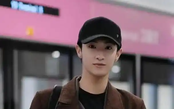 在拍摄《曾少年之小时候》之前,很少有人会把体虚这个标签和吴季峰的