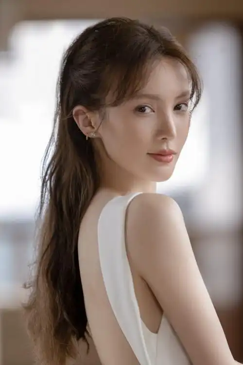 金晨写真,自然灵韵,随风洒落织筑非凡绮境-爱读书