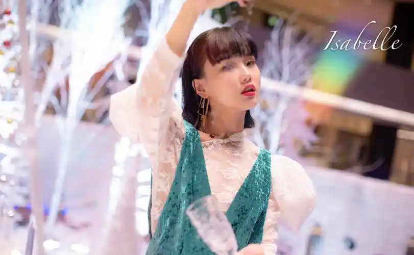 黄龄唯美写真图片,分享一组黄龄图片给大家,图中的明星图片壁纸