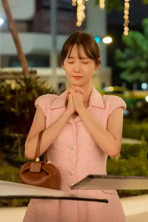 林允儿出演新剧《king the land》,幕后花絮剧照公开!_观众_展现_领域