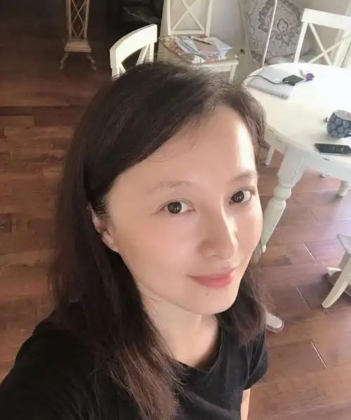 梧桐雨|45岁的她六天闪电般的领取结婚证,现今的生活很是甜蜜