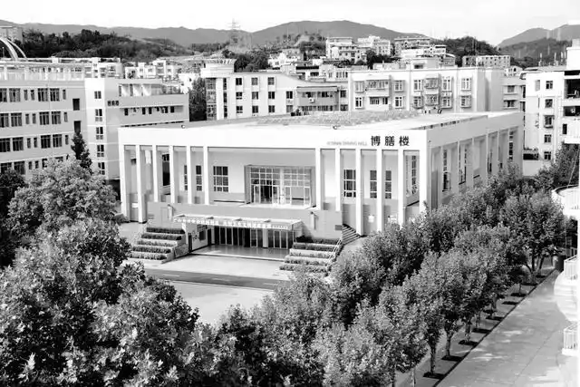 今天,一起点亮最美广中!