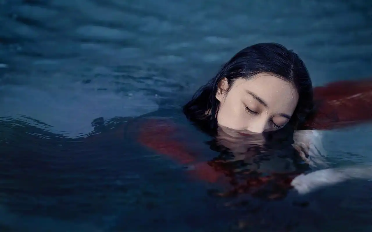 张馨予湿身性感唯美写真大片高清桌面壁纸