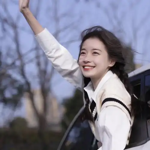 又好看又干净简约有气质的女生头像